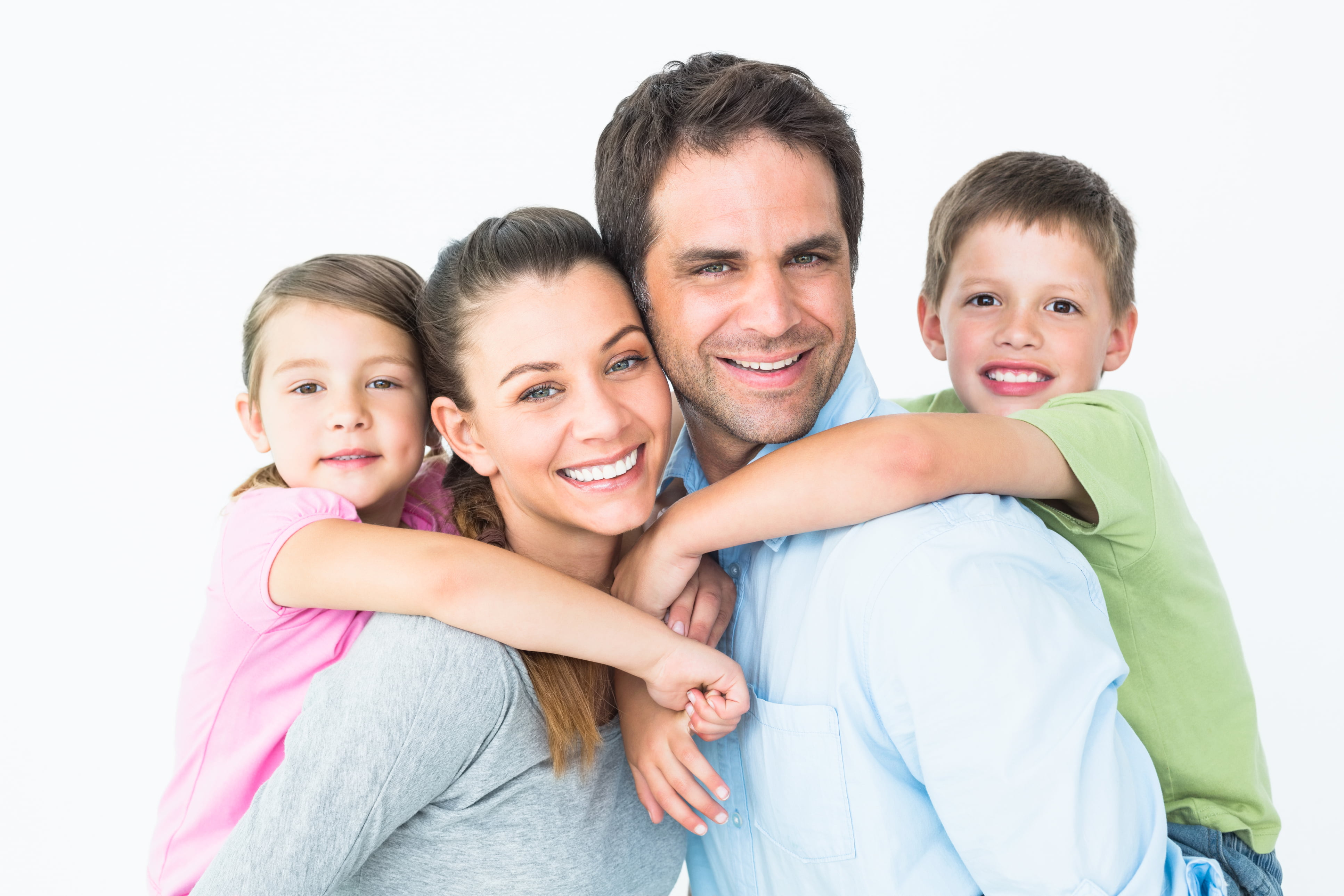 Join family. Счастливая семья на белом фоне. Семья со счастливым ребёнком. Портрет счастливой семьи. Семья улыбается.